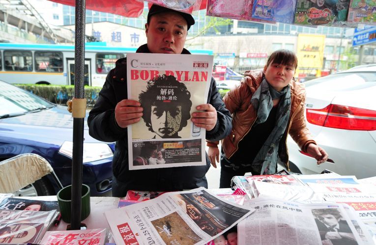 chinese_news_stand  Bob Dylan front cover