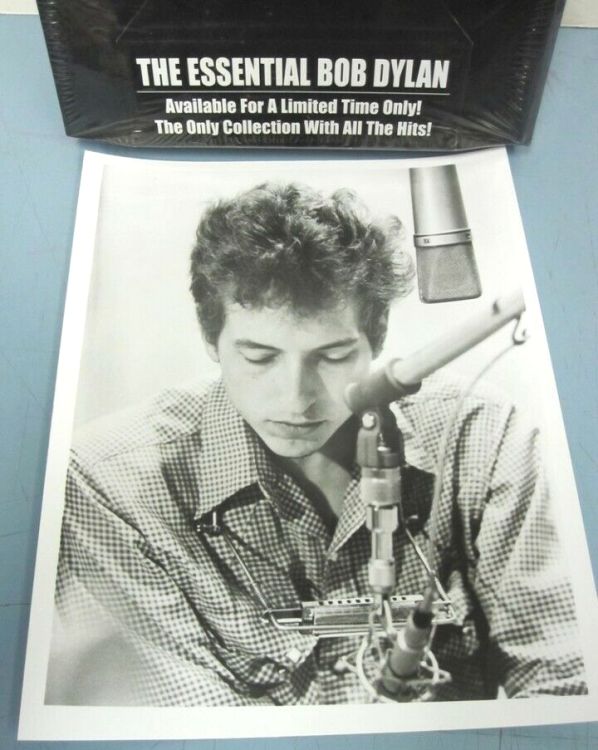 bob dylan love and theft display